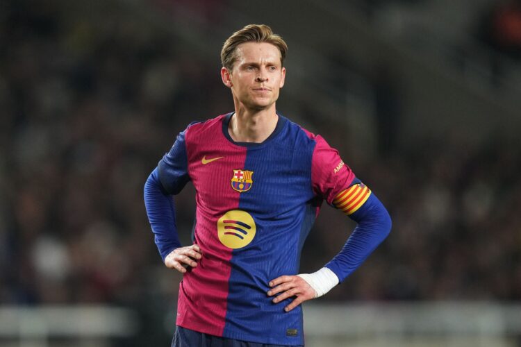 Barcelona lo lắng vì tình trạng của De Jong
